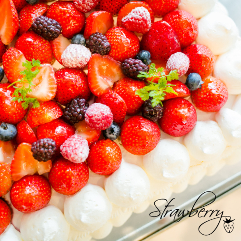 いちごがかわいい ウェディングケーキにはたっぷりいちごでデコレーション Strawberry