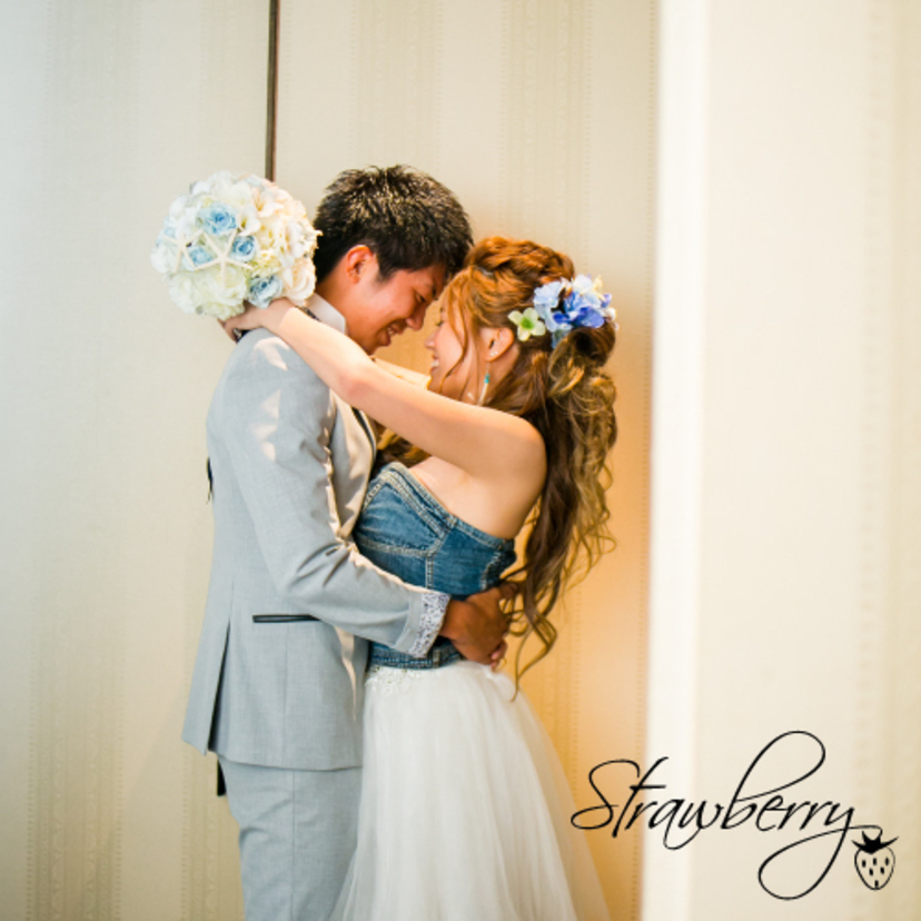 清楚で女の子らしいハーフアップ ヘアアクセサリーや巻き方で変わるアレンジをご紹介 Strawberry