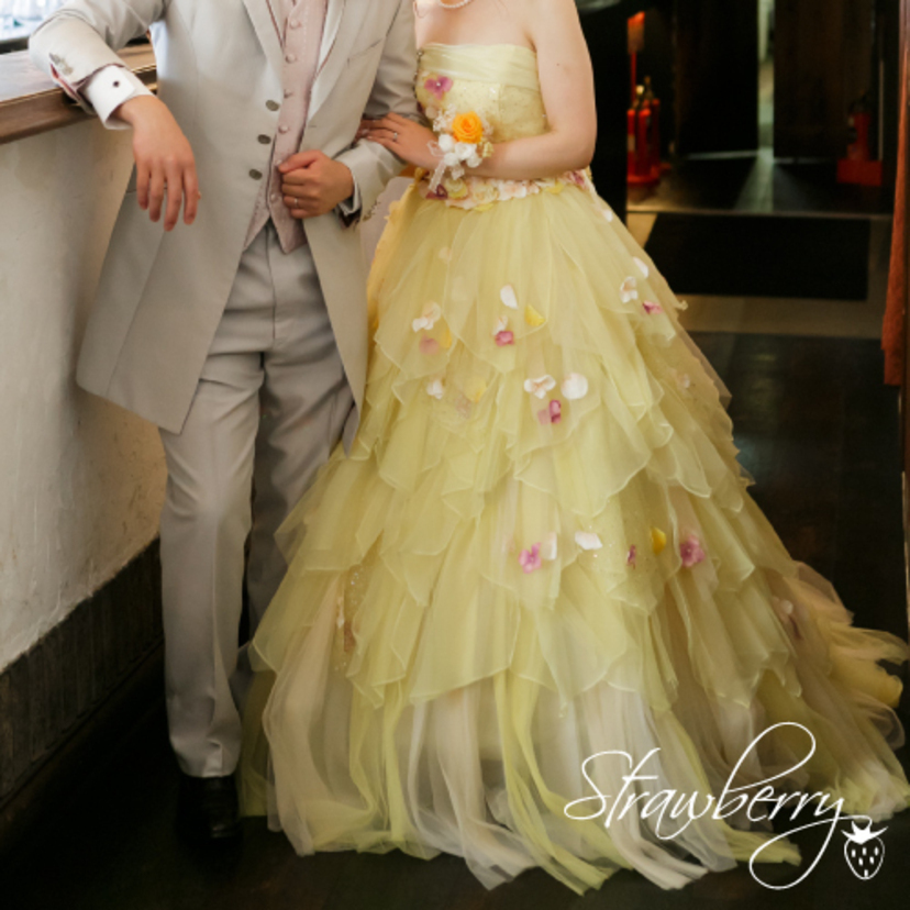 同じ黄色なのに印象が変わる 最近人気のイエロードレスの魅力をもっと知りたい Strawberry