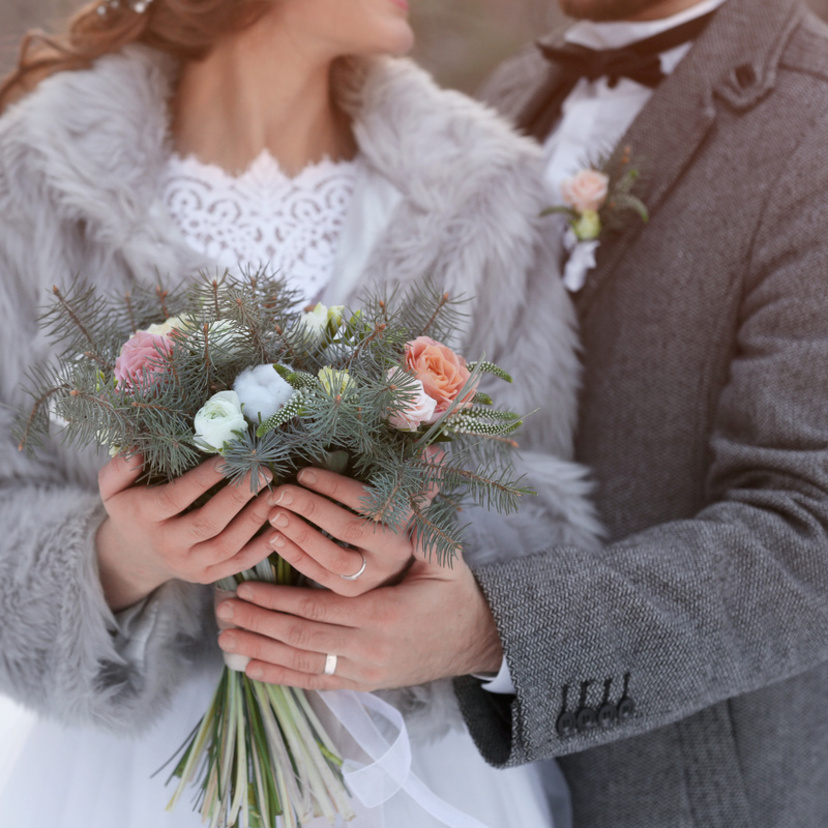 冬の結婚式は主役が一番寒い 冬婚花嫁さんの寒さ対策について Strawberry