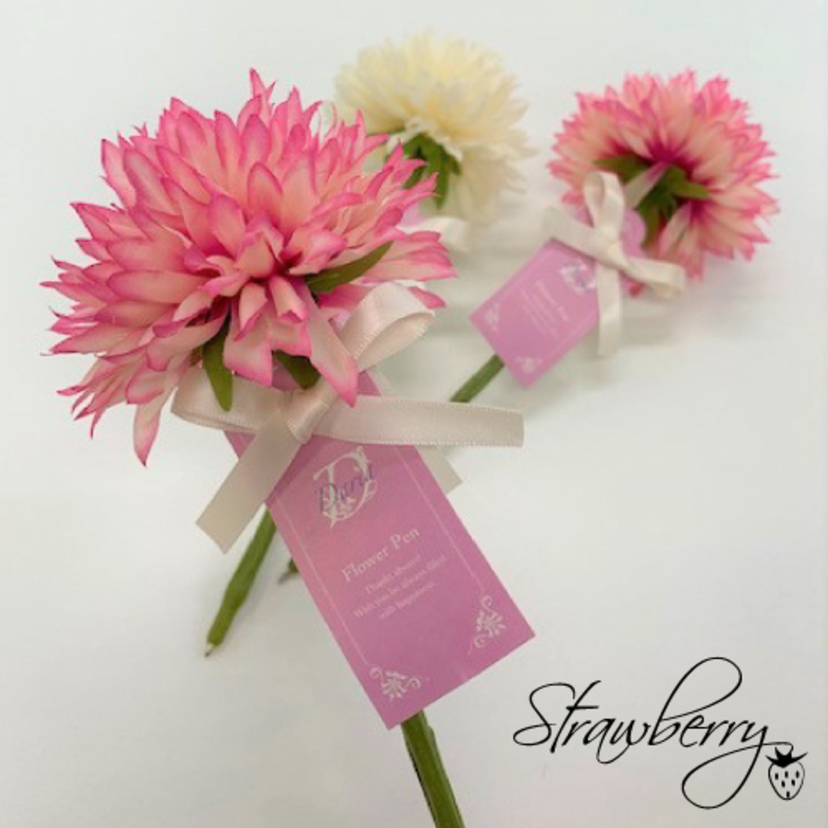 受付スペースの仕上げに 受付ペンにまでこだわってこそ本物のオシャレ花嫁 Strawberry