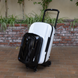ベビーカーのbugabooからフォトジェニックな“押す”スーツケースが登場。海外ウェディングや新婚旅行に♪