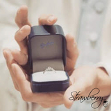 プロポーズ時の婚約指輪は【サプライズ派】？それとも【自分で選びたい派】？♡♡