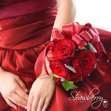 花嫁さんに人気のカラー＊＊燃えるように情熱的な赤色のカラードレスがかっこいい！