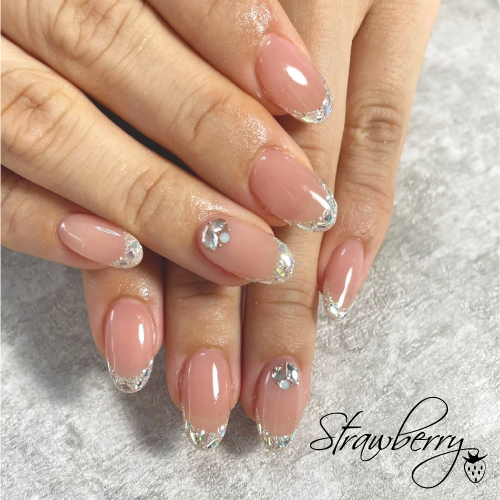 花嫁ネイルにぴったり 最旬ネイルデザイン ガラスフレンチ が気になる Strawberry