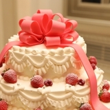 【フルーツやお花、デコレーションのアイデア】春らしいウェディングケーキのデザイン♡