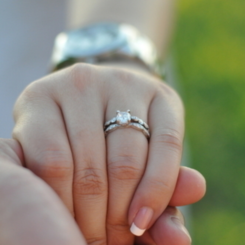 プロポーズをお考えの男性必見◇みんながやった彼女の指輪のサイズを調べる方法とは？♡