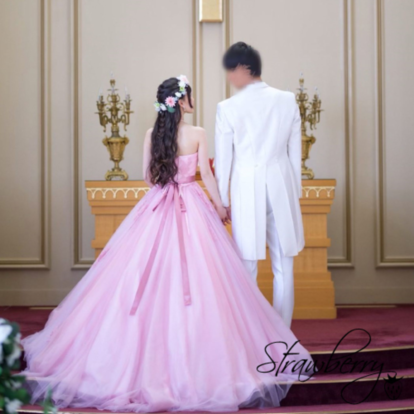 春婚にぴったり◎柔らかくてかわいらしい印象のピンクドレスで花嫁姿を演出♡