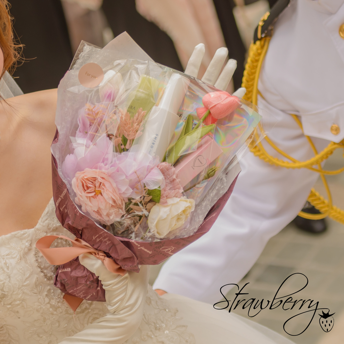 ブーケトスの代わりの演出◎ゲストがもらって嬉しいコスメブーケとは