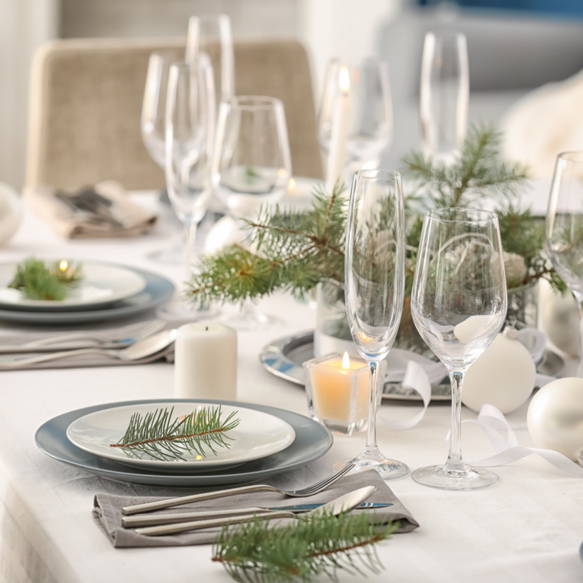 結婚式のテーマやおもてなしを伝える♡結婚式の招待状・席札・プロフィールブックの選び方