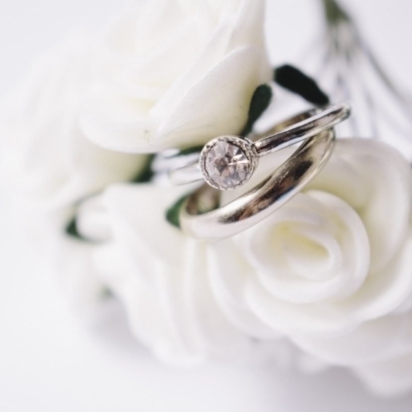 結婚式準備で意外と見落としがち…！？お気に入りのリングピローを用意するための選び方ガイド♡