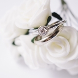 結婚式準備で意外と見落としがち…！？お気に入りのリングピローを用意するための選び方ガイド♡