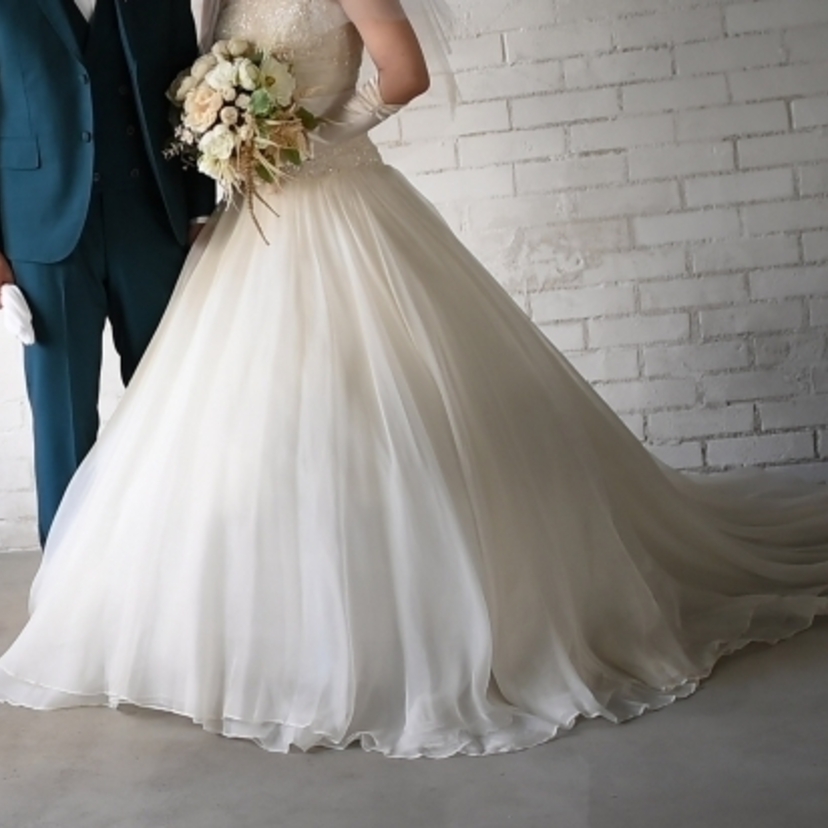 どっちを選ぶ？国内ブランド＆海外ブランドのウェディングドレス特集♡