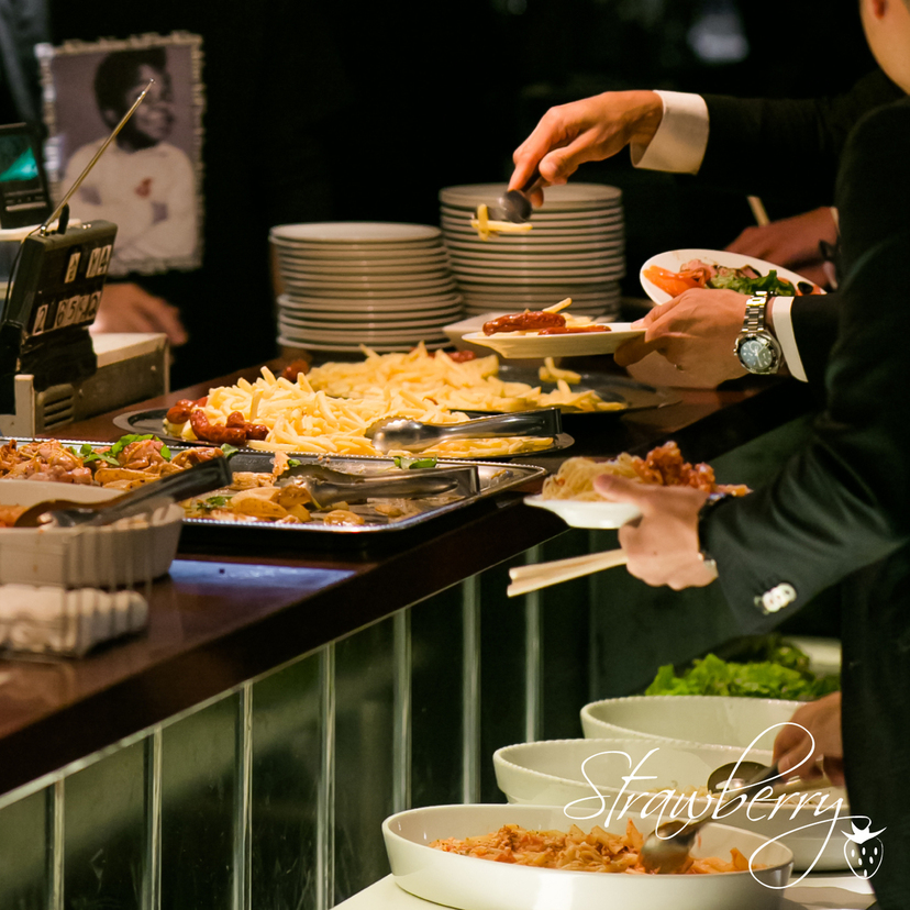 結婚式二次会の食事ボリュームって大事？？ゲスト満足度を左右するので「少なくていい」は要注意＊