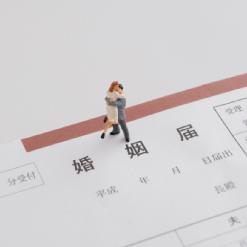 職場への結婚報告って「いつ」「何を」伝えるの？？会社に伝えるべき事柄とは＊