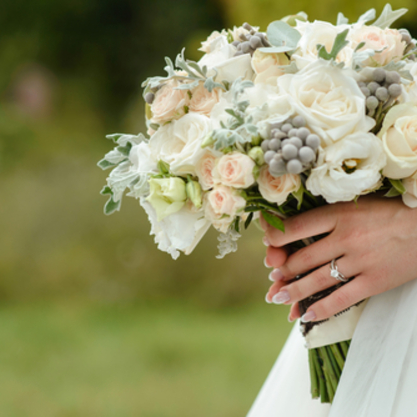 【結婚式で使われる人気のお花12選】本当の花言葉の意味を知っていますか？知っていたら安心する結婚式のお花事情♡